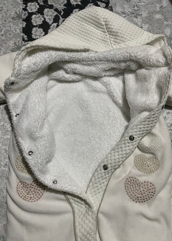 Kapüşonlu Beyaz Örgü Kız Bebek Tulumu - Görsel 2