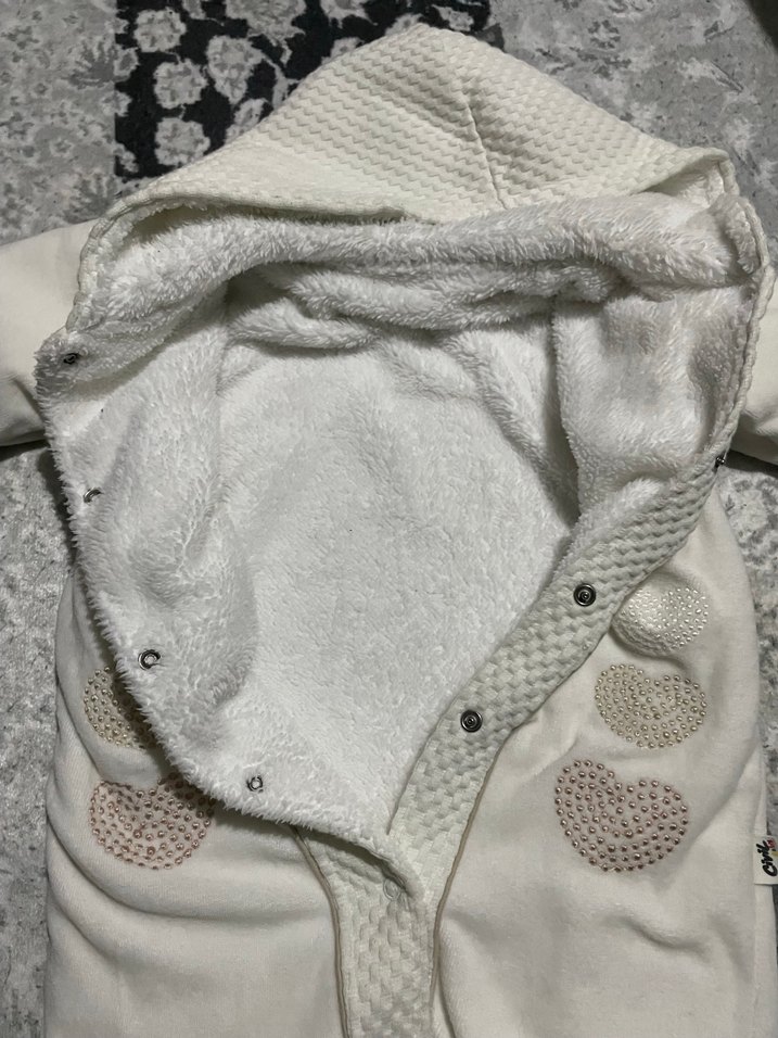 Kapüşonlu Beyaz Örgü Kız Bebek Tulumu - Görsel 2