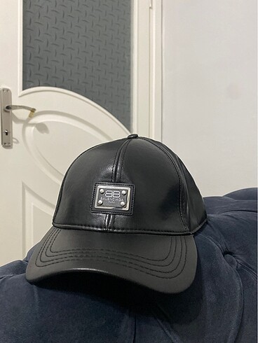 Balenciaga şapka
