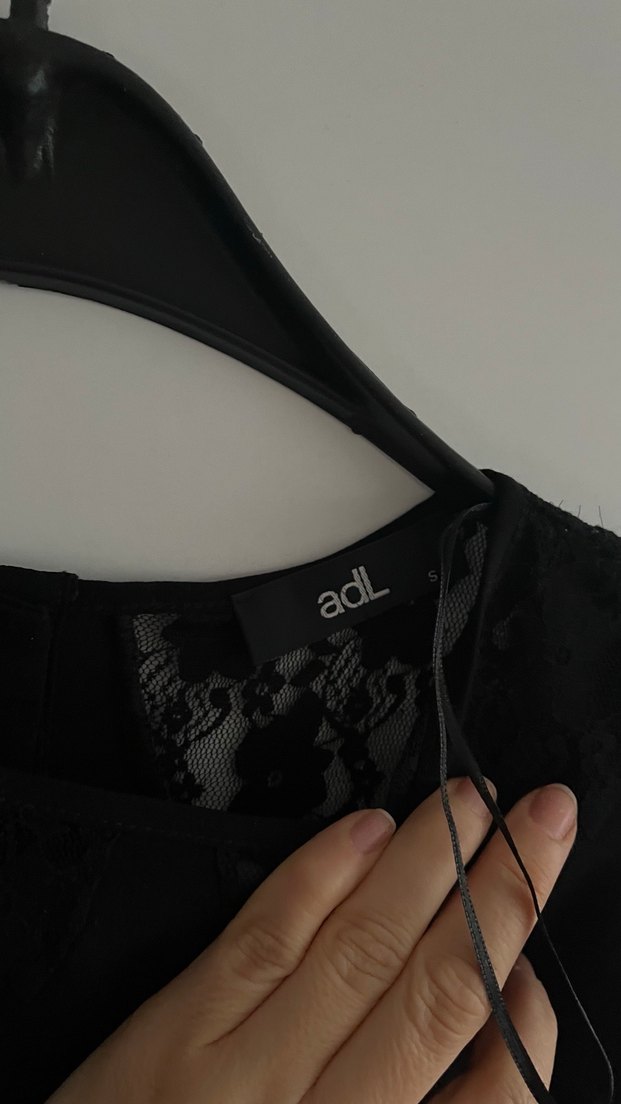 Siyah Pileli Kolsuz Bluz - Görsel 4