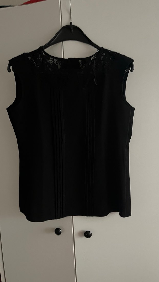 Siyah Pileli Kolsuz Bluz - Görsel 3