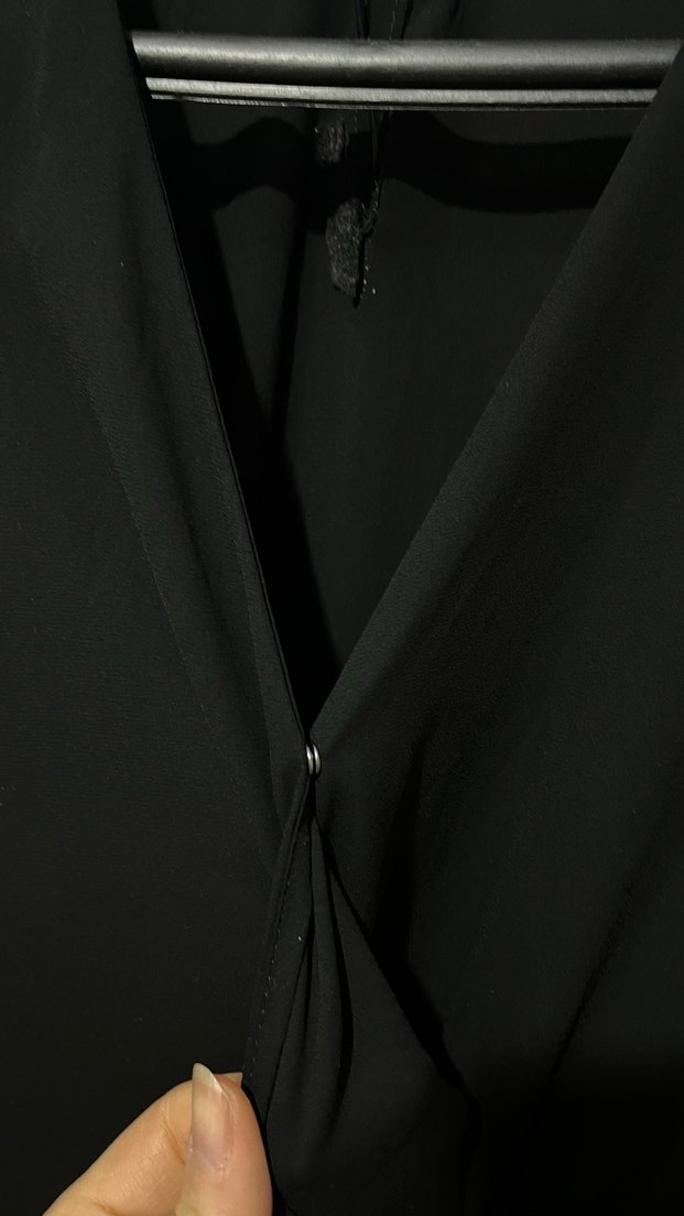 Siyah V Yaka Drapeli Kadın Tulum - Görsel 3