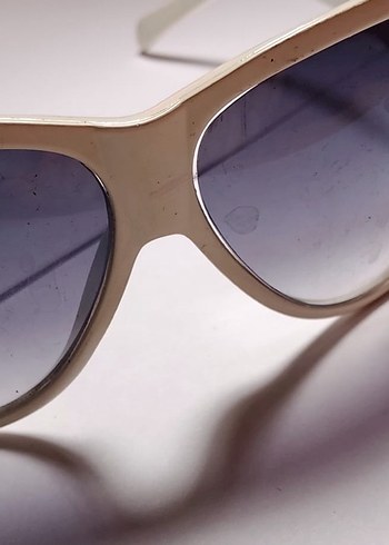 Şeffaf Gri Camlı Beyaz Kadın Güneş Gözlüğü - Görsel 2