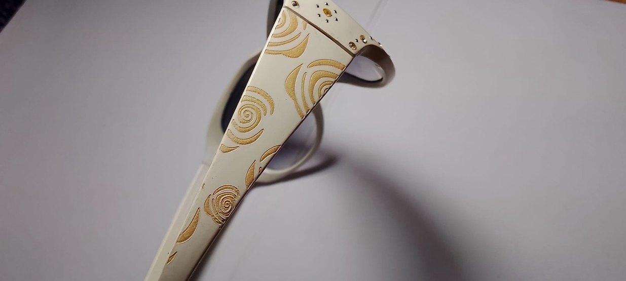 Şeffaf Gri Camlı Beyaz Kadın Güneş Gözlüğü - Görsel 3