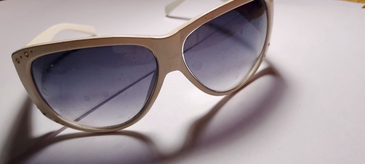 Şeffaf Gri Camlı Beyaz Kadın Güneş Gözlüğü - Görsel 2