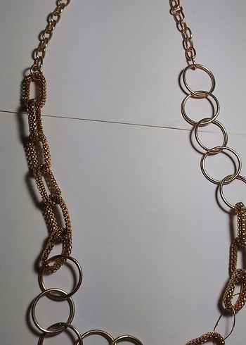 Uzun Zincir Detaylı Altın Renkli Kadın Kolye - Görsel 2