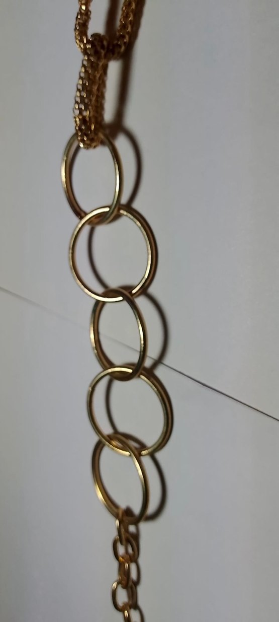 Uzun Zincir Detaylı Altın Renkli Kadın Kolye - Görsel 3