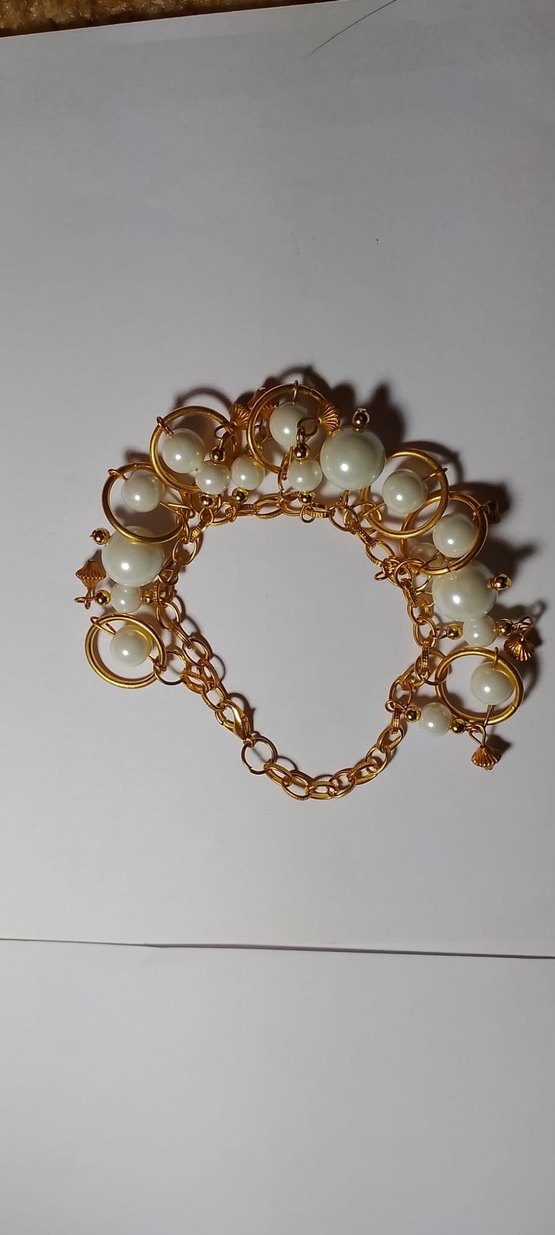 Zincir Detaylı Altın Rengi Kadın Bileklik - Görsel 4