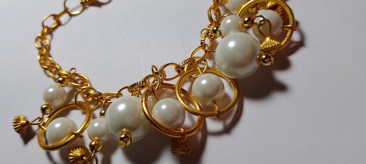 Zincir Detaylı Altın Rengi Kadın Bileklik - Görsel 2