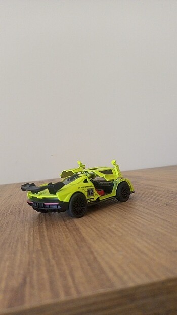 Beden McLaren GT kelebek kapılı