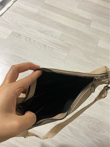 Beden bej rengi askılı çanta