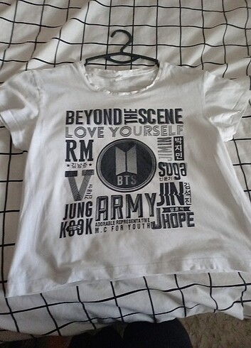 s Beden 4 adet BTS T-shirt