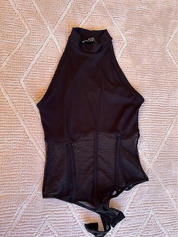 Bershka body transparan detaylı