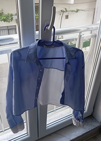 Düğmeli, Uzun Kollu Mavi Denim Gömlek