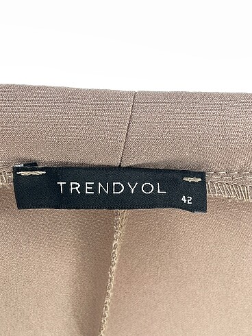 42 Beden çeşitli Renk Trendyol & Milla Kumaş Pantolon %70 İndirimli.