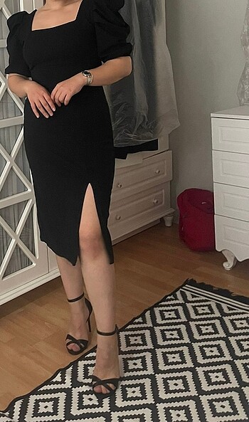 xl Beden Siyah ligralı yırtmaçlı elbise