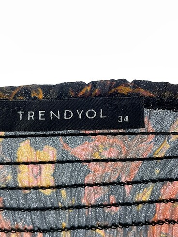 34 Beden çeşitli Renk Trendyol & Milla Bluz %70 İndirimli.