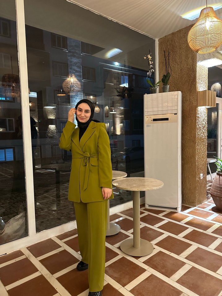 Kahverengi Kuşaklı Uzun Kadın Takım Elbise - Görsel 2