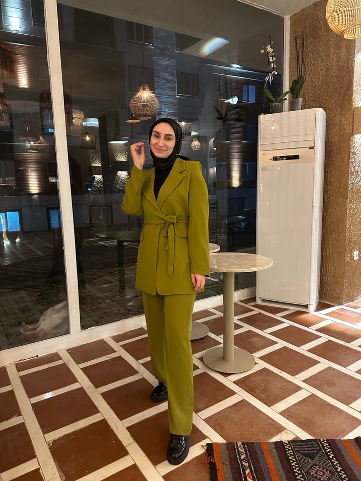 Kahverengi Kuşaklı Uzun Kadın Takım Elbise - Görsel 3