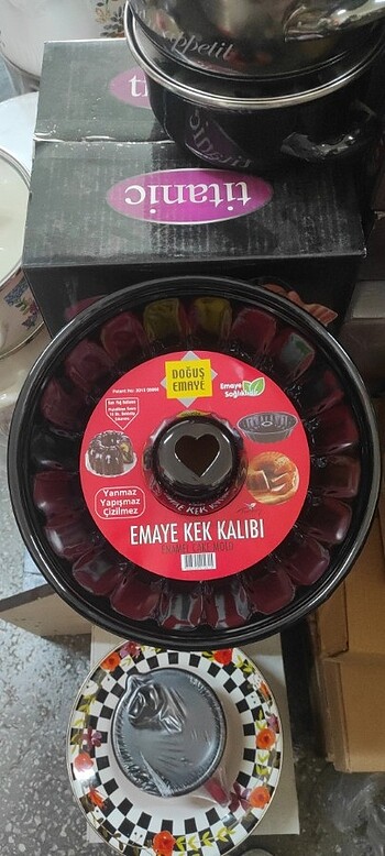Emaye kek kalıbı