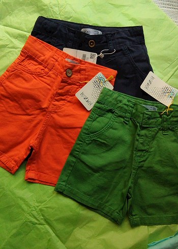 Erkek Renkli Kırmızı Düğmeli Şort - Görsel 3