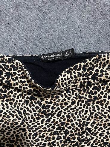 Stradivarius Leoparlı bandeu top