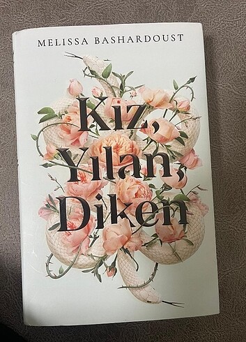 Kız, Yılan, Diken