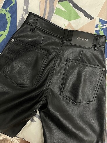 xs Beden siyah Renk Bershka deri pantolon
