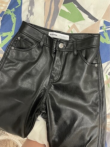 xs Beden Bershka deri pantolon