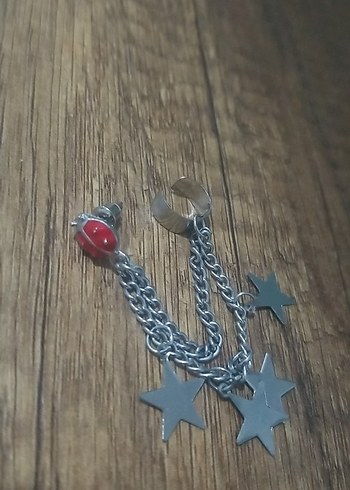 Kırmızı Zincirli Yıldızlı Kadın Charmli küpe - Görsel 2