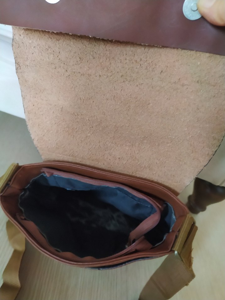 Kahverengi Kilitli Erkek Omuz Çantası - Görsel 4