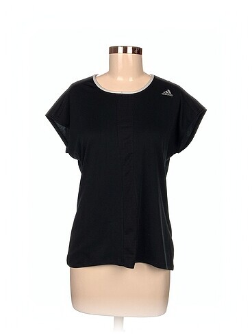 Adidas T-shirt %70 İndirimli.