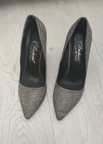 Gri sim Desenli Piliseli Stiletto Topuklu Kadın Ayakkabı
