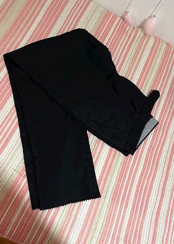 Siyah Piliseli Midi Kumaş Pantolon