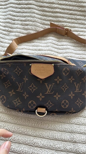Louis Vuitton Bel Çantası