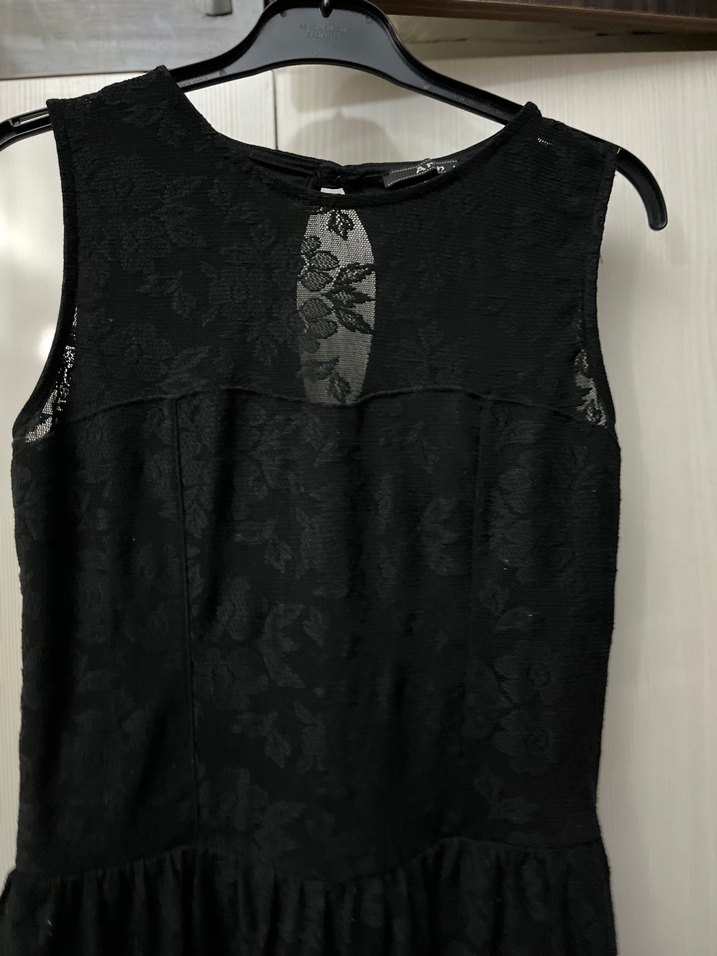 Siyah Dantel Detaylı Midi Gotik Elbise - Görsel 4