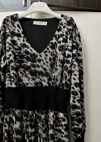 Uzun Kollu V Yaka Gri Zebra Desenli Elbise - Görsel 2