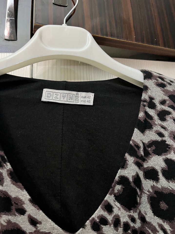 Uzun Kollu V Yaka Gri Zebra Desenli Elbise - Görsel 3