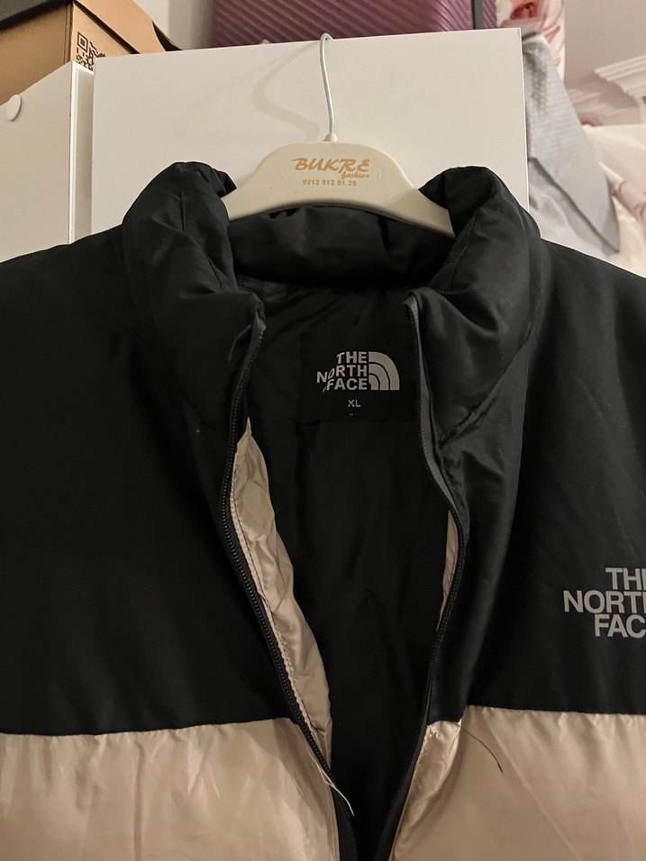 Erkek Bej Şişme Mont, Siyah Detaylı - Görsel 2