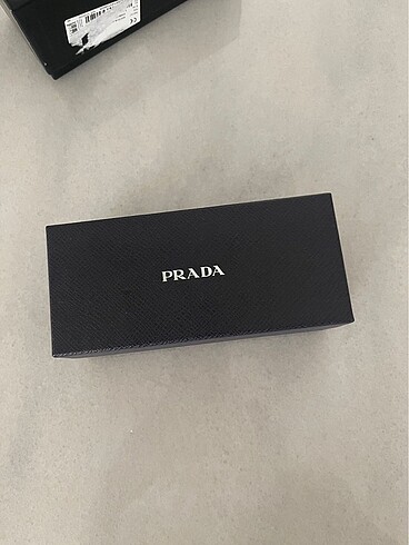Prada güneş gözlüğü