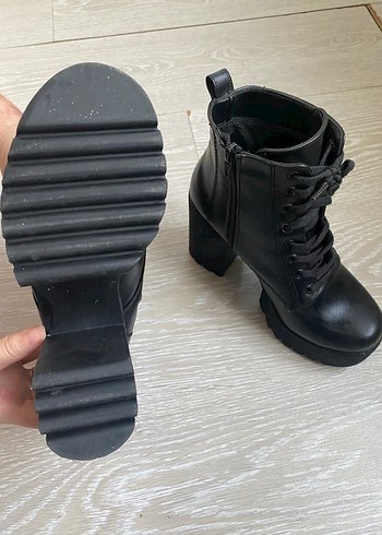 Kadın Siyah Gotik Topuklu Bot - Görsel 4