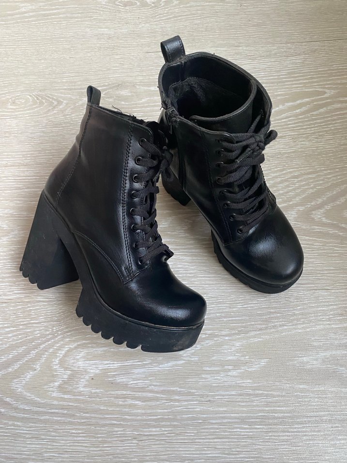 Kadın Siyah Gotik Topuklu Bot - Görsel 2