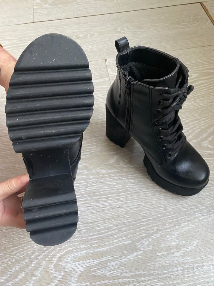 Kadın Siyah Gotik Topuklu Bot - Görsel 4