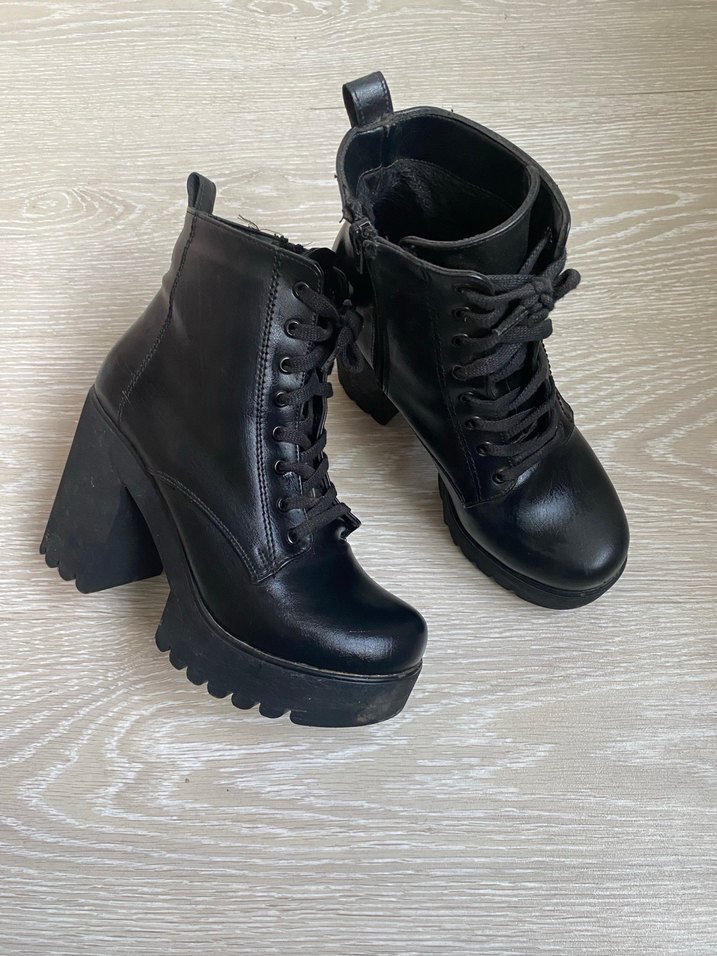 Kadın Siyah Gotik Topuklu Bot - Görsel 3