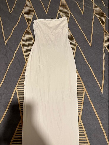 xs Beden beyaz Renk Bershka starplez beyaz midi elbise