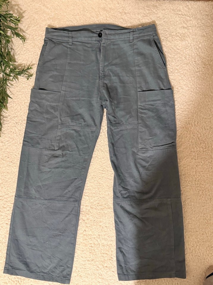 Gri Rahat Kesim erkek Pantolon ve beyaz bisiklet yaka tişört - Görsel 2