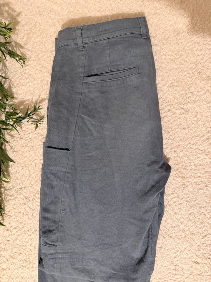 Gri Rahat Kesim erkek Pantolon ve beyaz bisiklet yaka tişört - Görsel 3