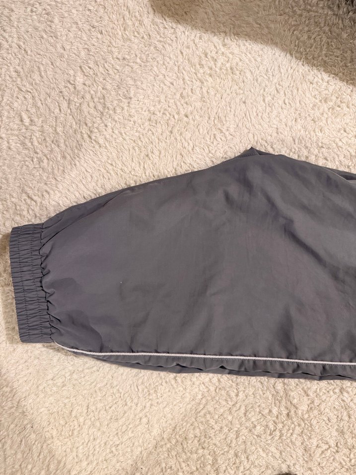 Gri Rahat Kesim Erkek Eşofman Altı ve sıfır kol spor tişört - Görsel 4