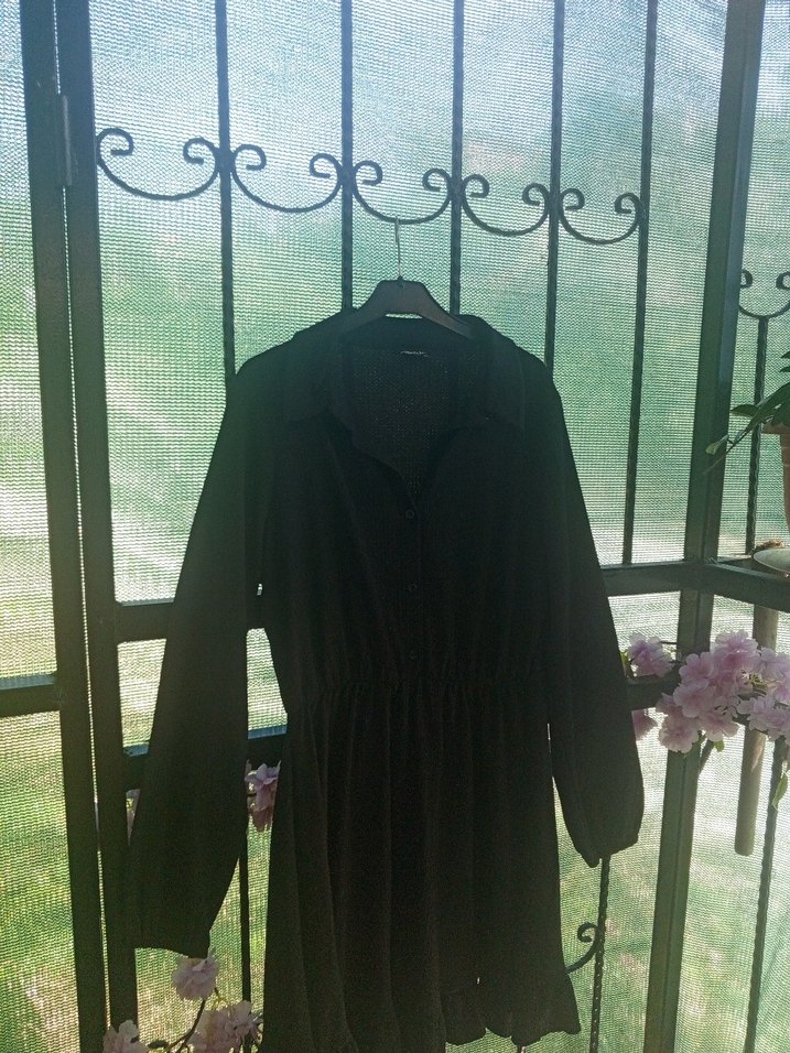Siyah Midi Hamile Paltosu, Dökümlü, Gotik Tarz - Görsel 3