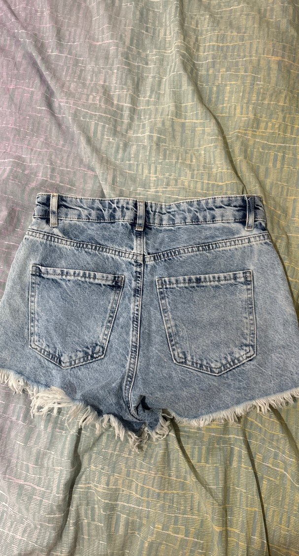 Düğmeli Papatya İşlemeli Mavi Mini Kot Şort - Görsel 2